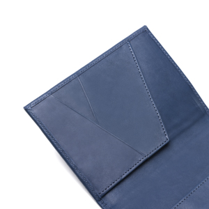 Porta Pasaporte Quirelli para Hombre con Refuerzo Interno Estilo 050101 Azul