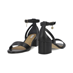 Sandalia con herraje en piel color negro Quirelli estilo 300302