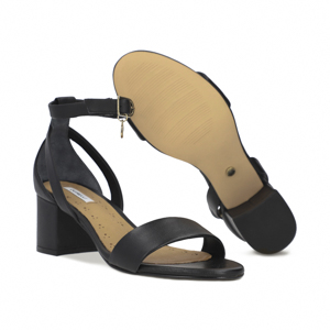 Sandalia con herraje en piel color negro Quirelli estilo 300302