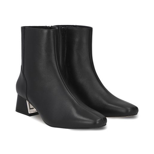 Botín en piel color negro Quirelli estilo 300805