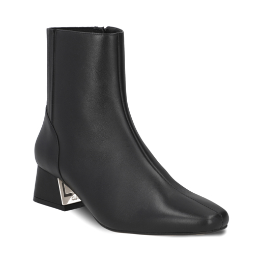 Botín en piel color negro Quirelli estilo 300805