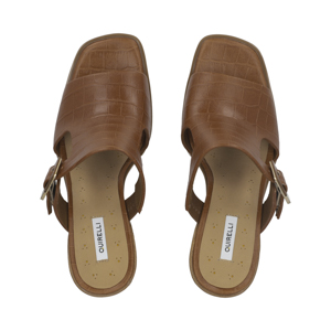 Sandalia de tacón en piel color tan Quirelli estilo 302601