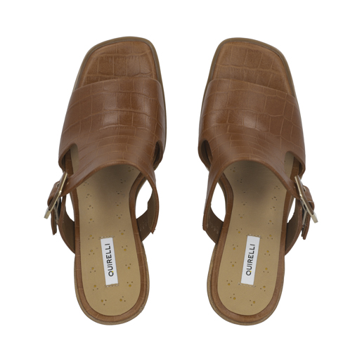 Sandalia de tacón en piel color tan Quirelli estilo 302601