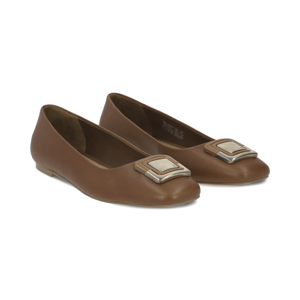 Balerina con herraje en piel color tan Quirelli estilo 302902